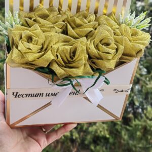 ПЛИК В ФОРМА НА ПИСМО С 7 ЗЛАТНИ ВЕЧНИ ОТ МРЕЖЕНА ЛЕНТА